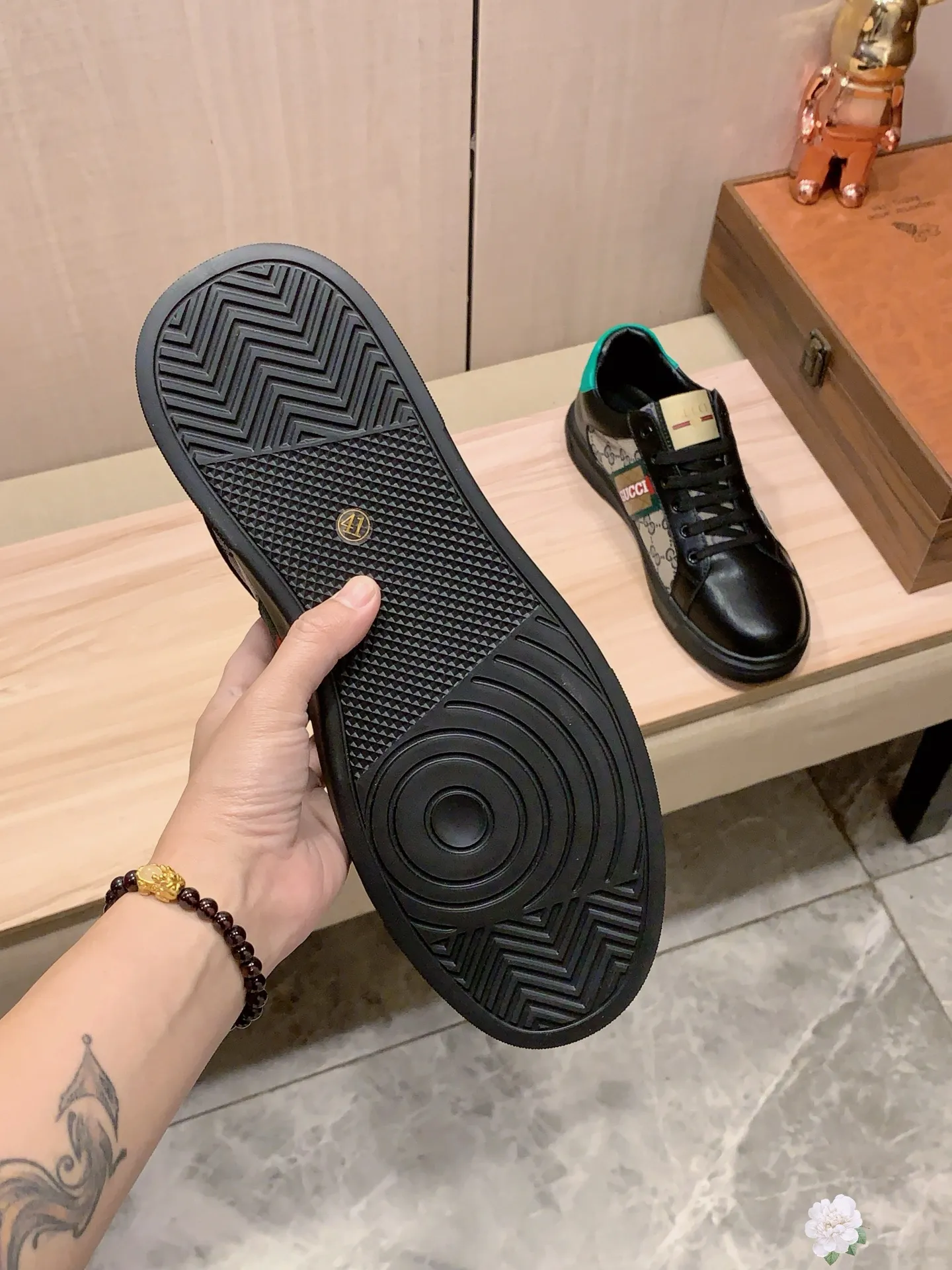 Men's men's shoes💰420💰💰🎩🎩[Lightning][Lightning] "Gucci*" latest • popular casual shoes, top brand [seduce] luxury ~ purchasing agency, top ~ quality. [Strong] The upper is made of imported breathable cowhide with fabric material ➕ Breathable sheepskin feet (•) and fine workmanship. The original stylish and stylish soft rubber wear-resistant and non-slip outsole is light and comfortable on the feet. The real thing looks better when photographed in person. 111: code: 38-44, 3️⃣ colors selected